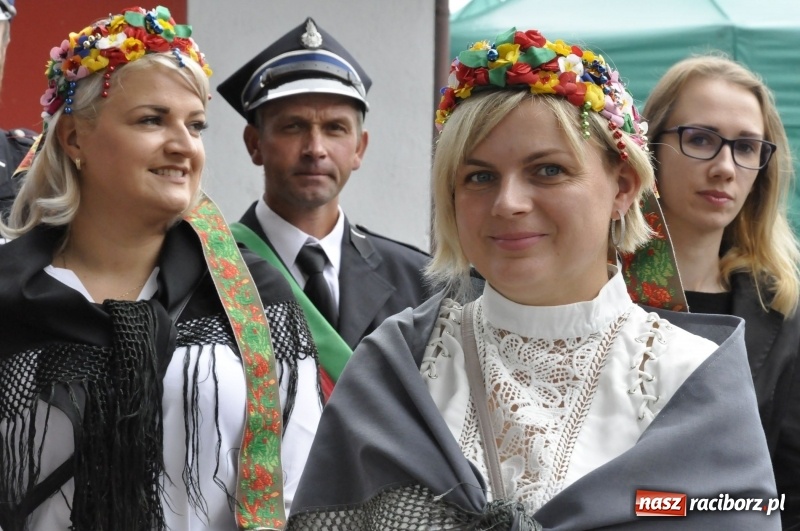 Zdjęcie w galerii na portalu naszraciborz.pl: Dożynki w Żerdzinach. Po proboszcza wysłali bryczkę do Cyprzanowa wiadomości z regionu