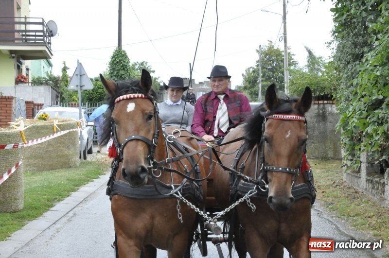 Zdjęcie w galerii na portalu naszraciborz.pl: Dożynki w Żerdzinach. Po proboszcza wysłali bryczkę do Cyprzanowa wiadomości z regionu