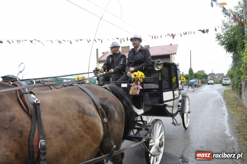 Zdjęcie w galerii na portalu naszraciborz.pl: Dożynki w Żerdzinach. Po proboszcza wysłali bryczkę do Cyprzanowa wiadomości z regionu