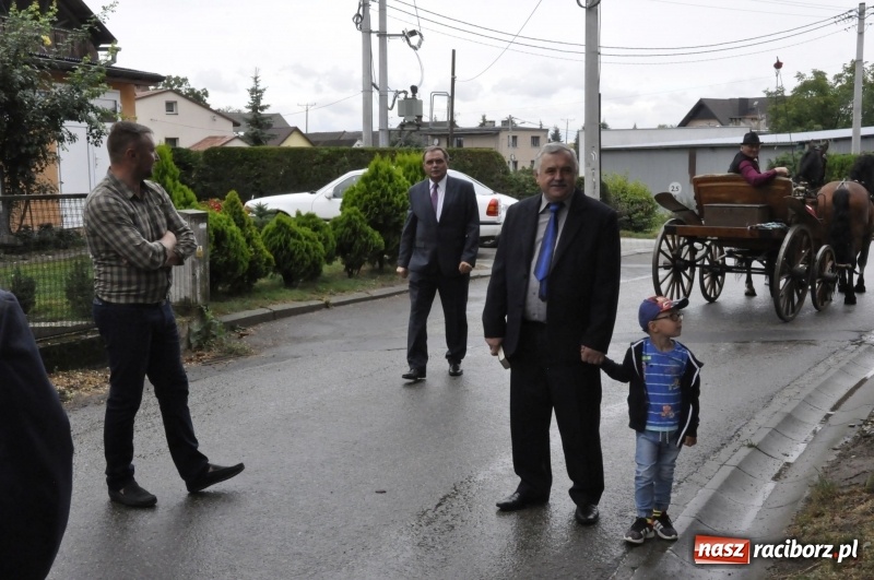 Zdjęcie w galerii na portalu naszraciborz.pl: Dożynki w Żerdzinach. Po proboszcza wysłali bryczkę do Cyprzanowa wiadomości z regionu