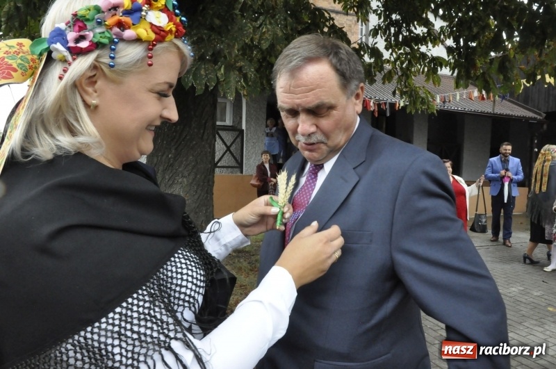 Zdjęcie w galerii na portalu naszraciborz.pl: Dożynki w Żerdzinach. Po proboszcza wysłali bryczkę do Cyprzanowa wiadomości z regionu