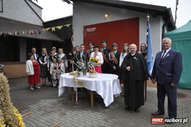 Zdjęcie w galerii na portalu naszraciborz.pl: Dożynki w Żerdzinach. Po proboszcza wysłali bryczkę do Cyprzanowa wiadomości z regionu