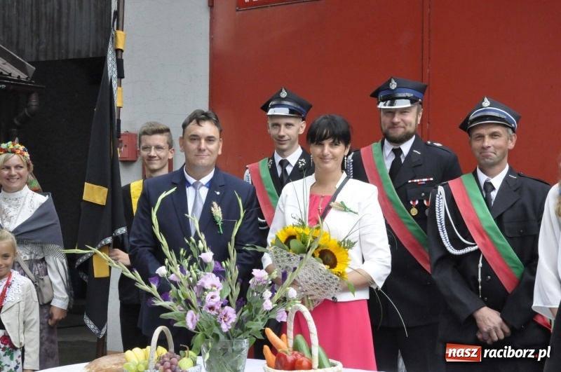 Zdjęcie w galerii na portalu naszraciborz.pl: Dożynki w Żerdzinach. Po proboszcza wysłali bryczkę do Cyprzanowa wiadomości z regionu