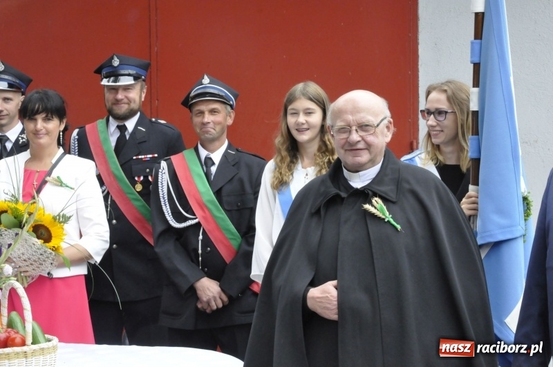 Zdjęcie w galerii na portalu naszraciborz.pl: Dożynki w Żerdzinach. Po proboszcza wysłali bryczkę do Cyprzanowa wiadomości z regionu