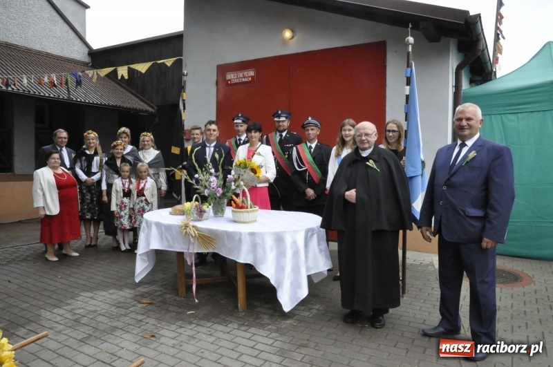 Zdjęcie w galerii na portalu naszraciborz.pl: Dożynki w Żerdzinach. Po proboszcza wysłali bryczkę do Cyprzanowa wiadomości z regionu
