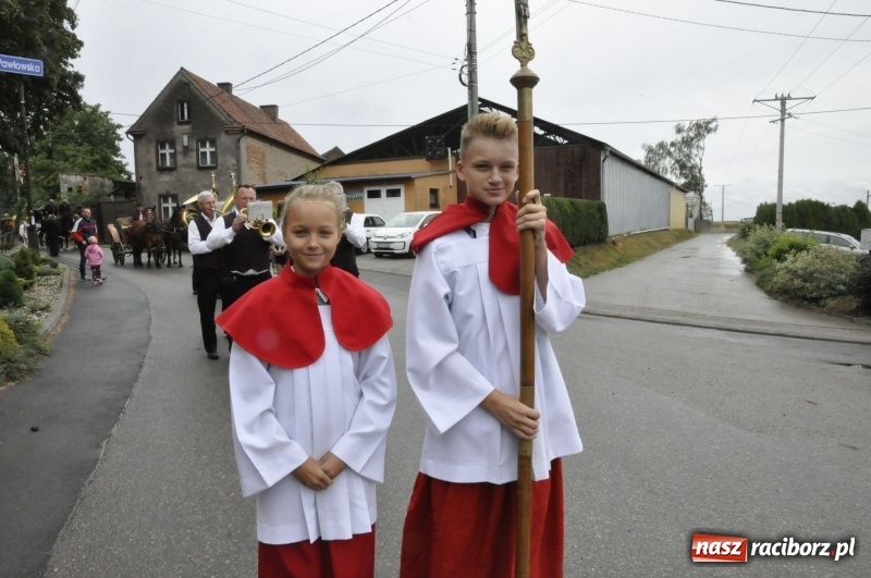 Zdjęcie w galerii na portalu naszraciborz.pl: Dożynki w Żerdzinach. Po proboszcza wysłali bryczkę do Cyprzanowa wiadomości z regionu