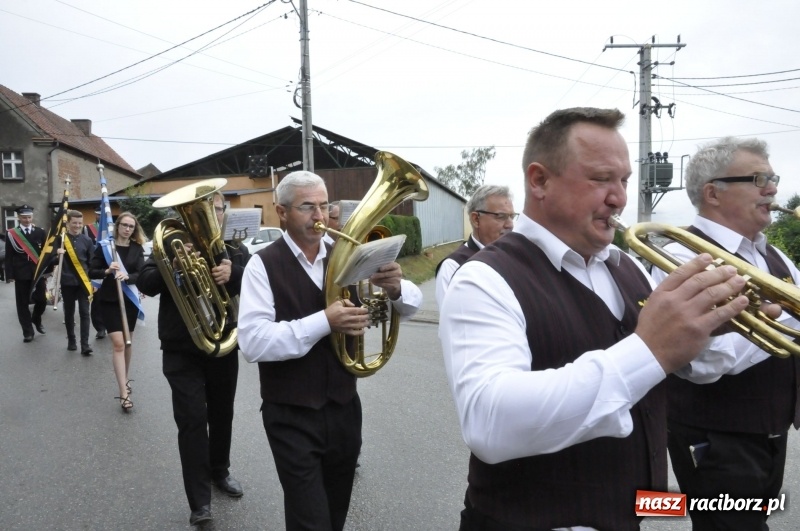 Zdjęcie w galerii na portalu naszraciborz.pl: Dożynki w Żerdzinach. Po proboszcza wysłali bryczkę do Cyprzanowa wiadomości z regionu