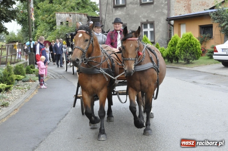 Zdjęcie w galerii na portalu naszraciborz.pl: Dożynki w Żerdzinach. Po proboszcza wysłali bryczkę do Cyprzanowa wiadomości z regionu