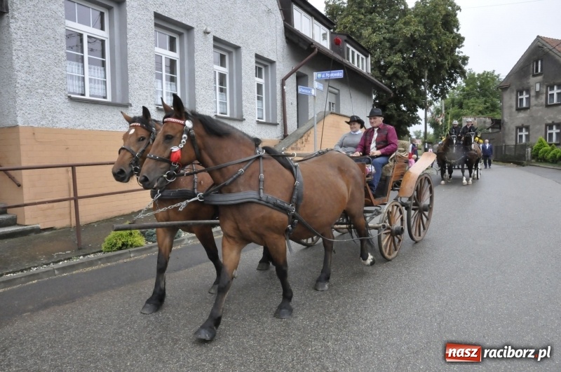 Zdjęcie w galerii na portalu naszraciborz.pl: Dożynki w Żerdzinach. Po proboszcza wysłali bryczkę do Cyprzanowa wiadomości z regionu