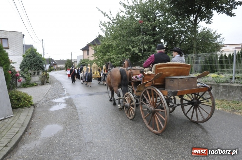 Zdjęcie w galerii na portalu naszraciborz.pl: Dożynki w Żerdzinach. Po proboszcza wysłali bryczkę do Cyprzanowa wiadomości z regionu