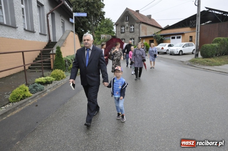 Zdjęcie w galerii na portalu naszraciborz.pl: Dożynki w Żerdzinach. Po proboszcza wysłali bryczkę do Cyprzanowa wiadomości z regionu