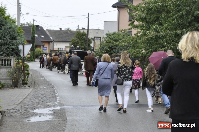 Zdjęcie w galerii na portalu naszraciborz.pl: Dożynki w Żerdzinach. Po proboszcza wysłali bryczkę do Cyprzanowa wiadomości z regionu