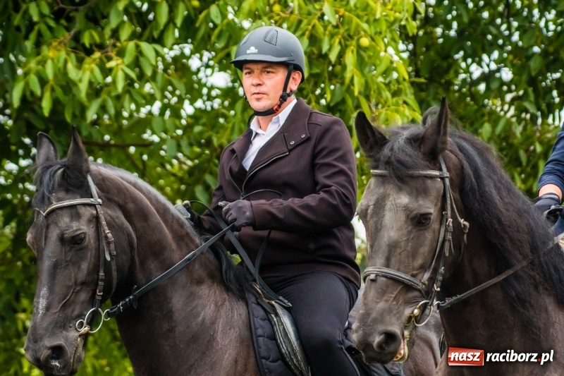 Zdjęcie w galerii na portalu naszraciborz.pl: Odjazdowe Omy i rolnik Abdul na dożynkach w Rudniku wiadomości z regionu