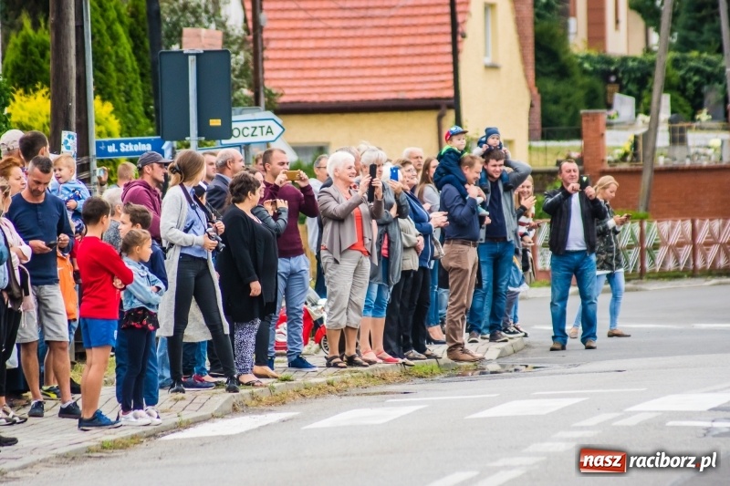 Zdjęcie w galerii na portalu naszraciborz.pl: Odjazdowe Omy i rolnik Abdul na dożynkach w Rudniku wiadomości z regionu