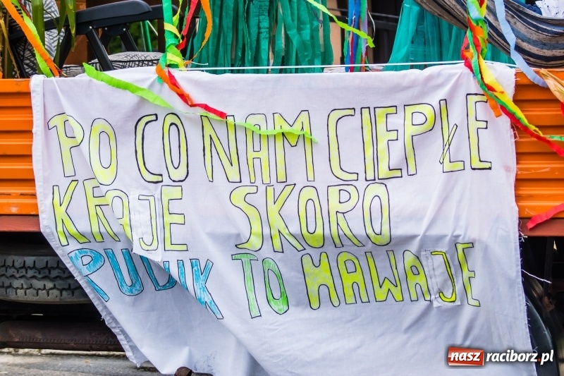 Zdjęcie w galerii na portalu naszraciborz.pl: Odjazdowe Omy i rolnik Abdul na dożynkach w Rudniku wiadomości z regionu