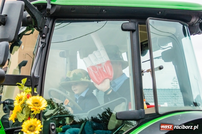 Zdjęcie w galerii na portalu naszraciborz.pl: Odjazdowe Omy i rolnik Abdul na dożynkach w Rudniku wiadomości z regionu