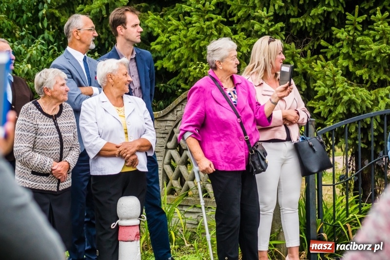 Zdjęcie w galerii na portalu naszraciborz.pl: Odjazdowe Omy i rolnik Abdul na dożynkach w Rudniku wiadomości z regionu