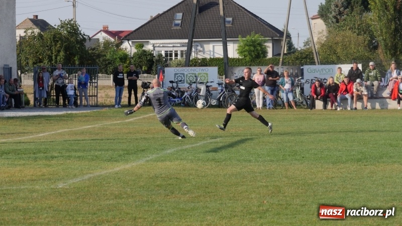 Zdjęcie w galerii na portalu naszraciborz.pl: Zawada Książęca pokonała Pawłów. Pierwsze punkty Zgody wiadomości z regionu