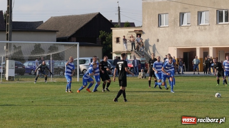Zdjęcie w galerii na portalu naszraciborz.pl: Zawada Książęca pokonała Pawłów. Pierwsze punkty Zgody wiadomości z regionu