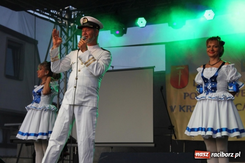 Zdjęcie w galerii na portalu naszraciborz.pl: Krzanowickie Omy i Opy, Zbóje i Mirek Jędrowski zabawiali publiczność na dożynkach powiatowych w Krzanowicach wiadomości z regionu
