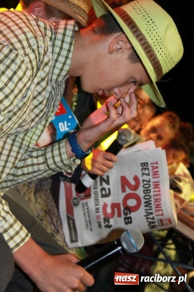 Zdjęcie w galerii na portalu naszraciborz.pl: Krzanowickie Omy i Opy, Zbóje i Mirek Jędrowski zabawiali publiczność na dożynkach powiatowych w Krzanowicach wiadomości z regionu