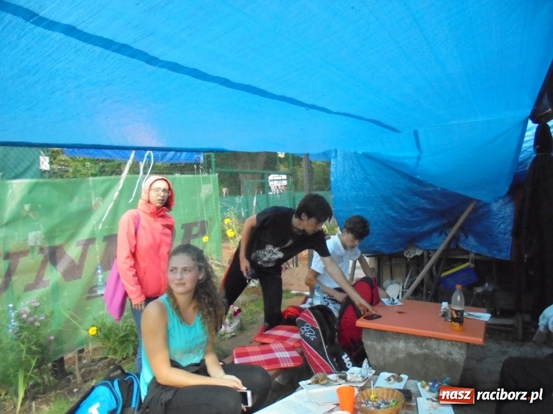 Zdjęcie w galerii na portalu naszraciborz.pl: Grzegorz Rybiński z pucharem NSZZ Solidarność wiadomości z regionu