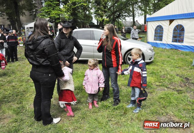 Zdjęcie w galerii na portalu naszraciborz.pl: Konna majówka pod zamkiem wiadomości z regionu