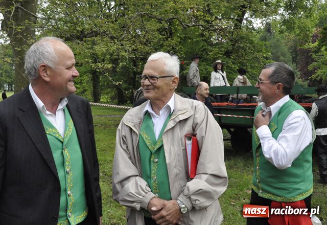 Zdjęcie w galerii na portalu naszraciborz.pl: Konna majówka pod zamkiem wiadomości z regionu