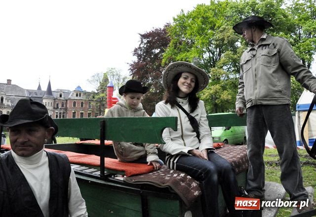 Zdjęcie w galerii na portalu naszraciborz.pl: Konna majówka pod zamkiem wiadomości z regionu