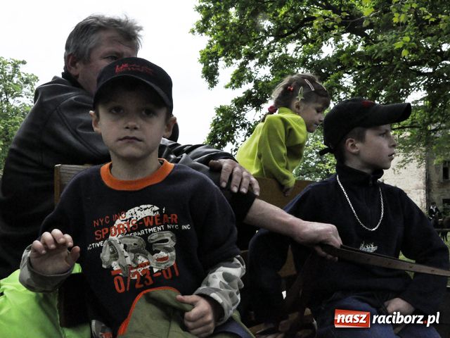 Zdjęcie w galerii na portalu naszraciborz.pl: Konna majówka pod zamkiem wiadomości z regionu