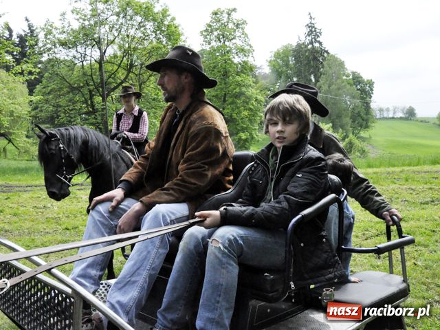 Zdjęcie w galerii na portalu naszraciborz.pl: Konna majówka pod zamkiem wiadomości z regionu