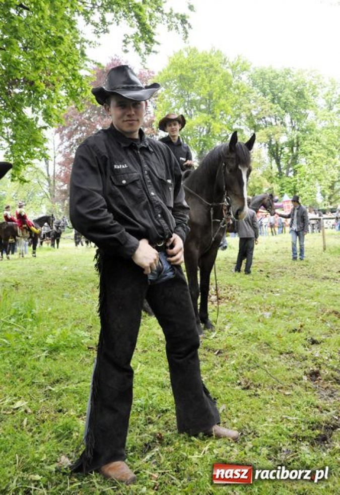 Zdjęcie w galerii na portalu naszraciborz.pl: Konna majówka pod zamkiem wiadomości z regionu