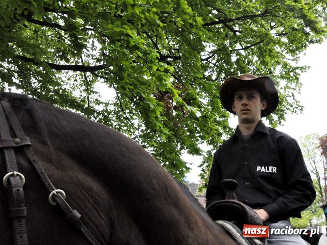 Zdjęcie w galerii na portalu naszraciborz.pl: Konna majówka pod zamkiem wiadomości z regionu