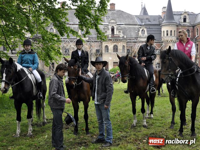 Zdjęcie w galerii na portalu naszraciborz.pl: Konna majówka pod zamkiem wiadomości z regionu