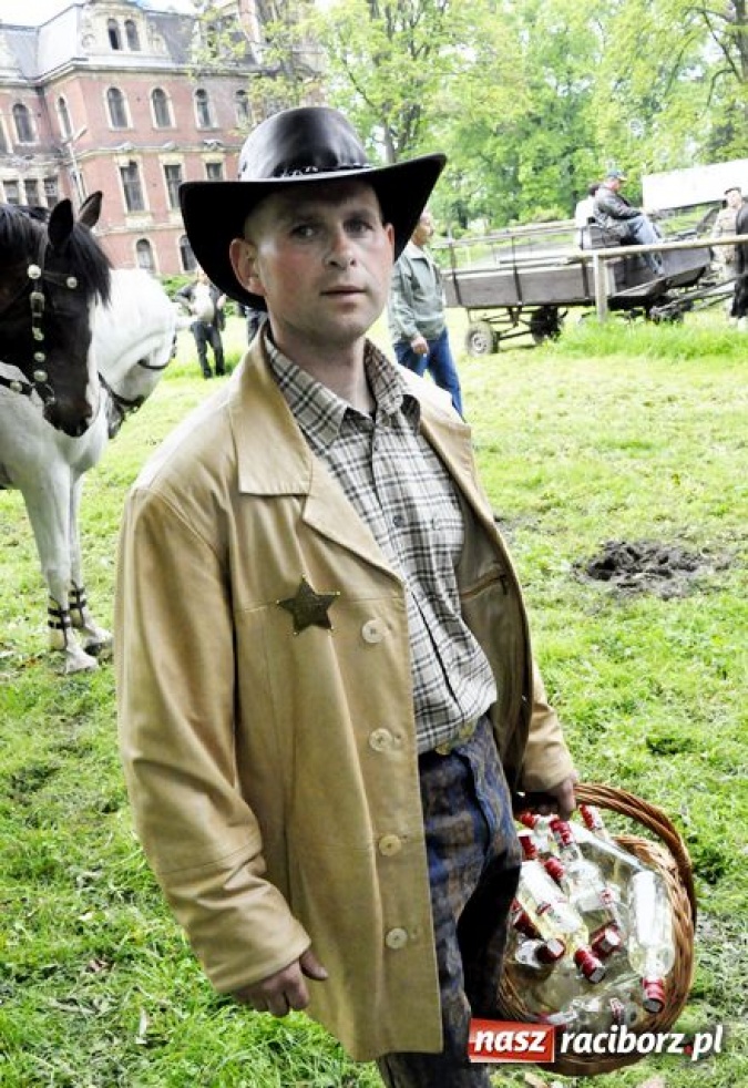 Zdjęcie w galerii na portalu naszraciborz.pl: Konna majówka pod zamkiem wiadomości z regionu
