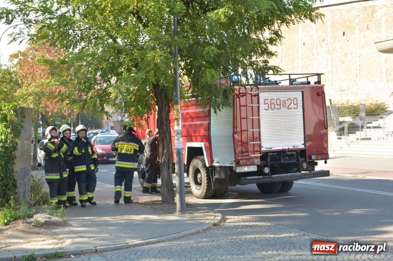 Zdjęcie w galerii na portalu naszraciborz.pl: Alarm przy Ogrodowej. W budynku ulatniał się gaz  wiadomości z regionu