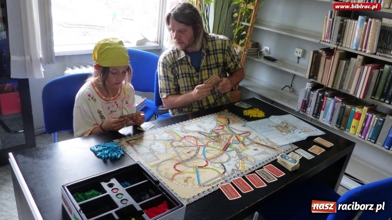 Zdjęcie w galerii na portalu naszraciborz.pl: Planszówki robią furorę w raciborskiej bibliotece  wiadomości z regionu