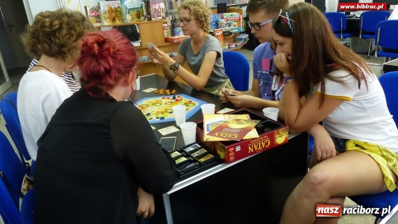 Zdjęcie w galerii na portalu naszraciborz.pl: Planszówki robią furorę w raciborskiej bibliotece  wiadomości z regionu