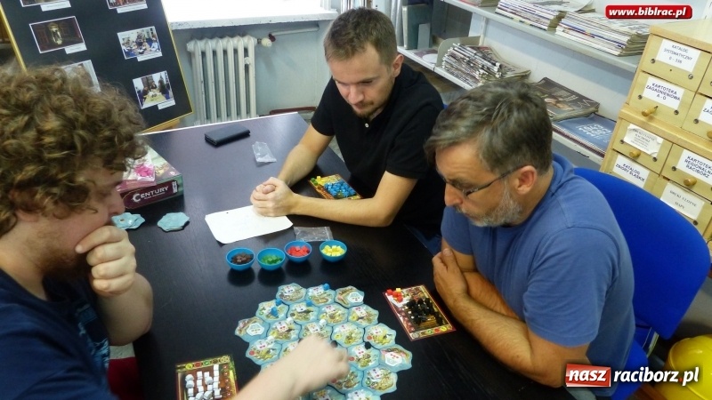 Zdjęcie w galerii na portalu naszraciborz.pl: Planszówki robią furorę w raciborskiej bibliotece  wiadomości z regionu