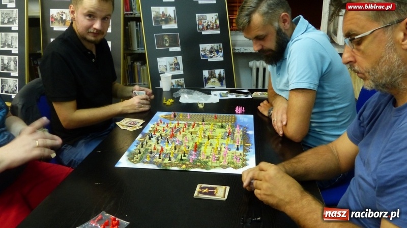 Zdjęcie w galerii na portalu naszraciborz.pl: Planszówki robią furorę w raciborskiej bibliotece  wiadomości z regionu