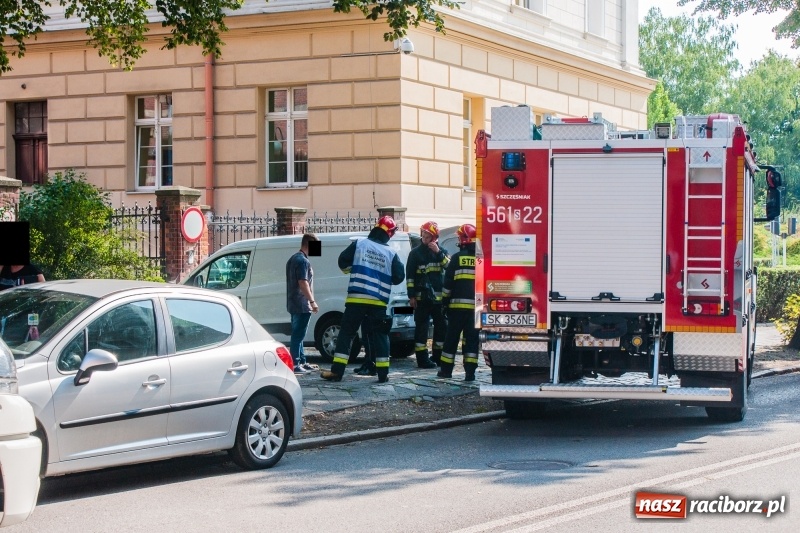 Zdjęcie w galerii na portalu naszraciborz.pl: Zderzenie pojazdów przy raciborskim sądzie wiadomości z regionu