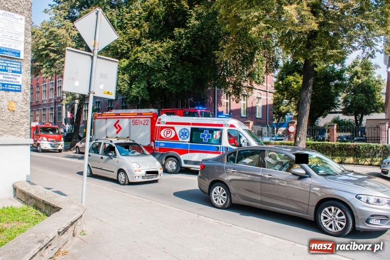 Zdjęcie w galerii na portalu naszraciborz.pl: Zderzenie pojazdów przy raciborskim sądzie wiadomości z regionu