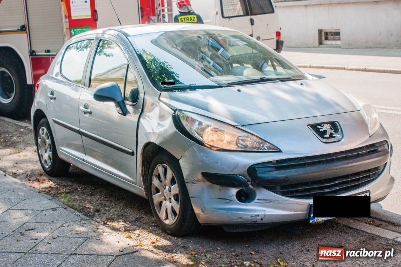 Zdjęcie w galerii na portalu naszraciborz.pl: Zderzenie pojazdów przy raciborskim sądzie wiadomości z regionu