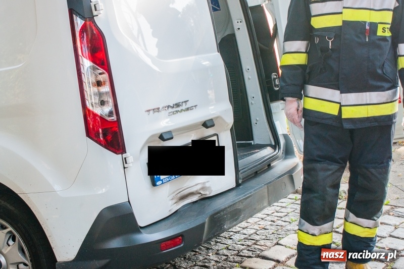 Zdjęcie w galerii na portalu naszraciborz.pl: Zderzenie pojazdów przy raciborskim sądzie wiadomości z regionu