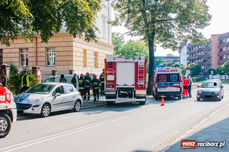 Zdjęcie w galerii na portalu naszraciborz.pl: Zderzenie pojazdów przy raciborskim sądzie wiadomości z regionu