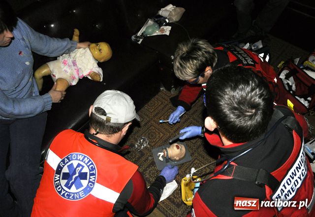 Zdjęcie w galerii na portalu naszraciborz.pl: Medycy ratowali dziecko z gorączką wiadomości z regionu