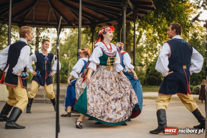 Zdjęcie w galerii na portalu naszraciborz.pl: Roztańczone lato ZPiT Strzecha im. Joli Rymszy wiadomości z regionu