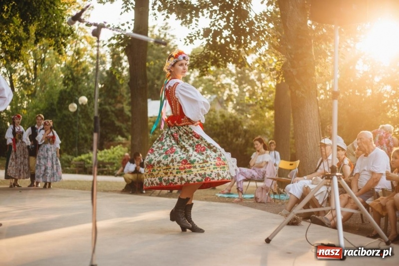 Zdjęcie w galerii na portalu naszraciborz.pl: Roztańczone lato ZPiT Strzecha im. Joli Rymszy wiadomości z regionu