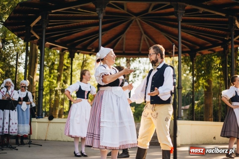 Zdjęcie w galerii na portalu naszraciborz.pl: Roztańczone lato ZPiT Strzecha im. Joli Rymszy wiadomości z regionu