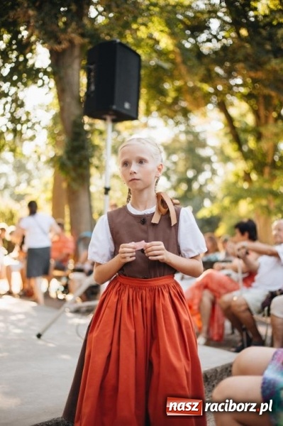 Zdjęcie w galerii na portalu naszraciborz.pl: Roztańczone lato ZPiT Strzecha im. Joli Rymszy wiadomości z regionu